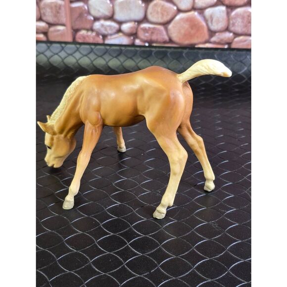 Breyer Model Horse Traditional GRAZING FOAL #A98 - Picture 5 of 10